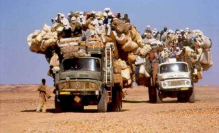 Illustration for article titled Incredible Ways People Deal with Overloaded Transit Systems in Asia